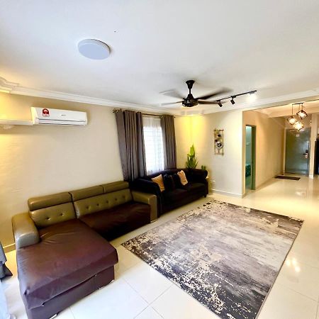 Naura Homestay Selangor Kuala Lumpur Batu Caves ภายนอก รูปภาพ